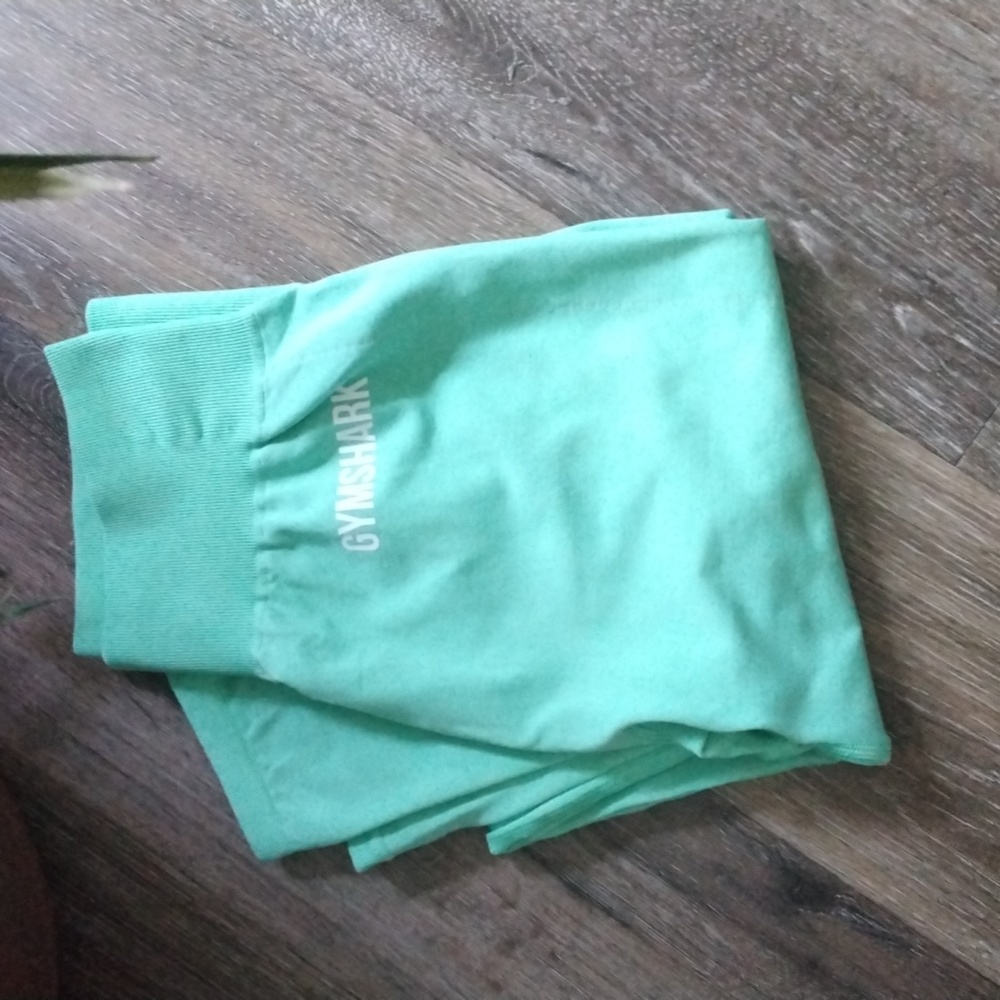 🌁 EUC: GYMSHARK; 3/4 LENGTH ATHLETIC LEGGINGS.